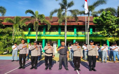 SMK Muhammadiyah Prambanan Terima Kunjungan POLSEK Prambanan untuk Sosialisasi Bijak Berdunia Digital